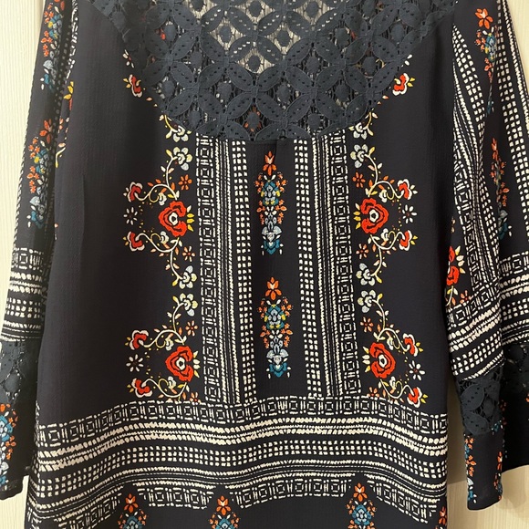 Valerie Stevens blouse with lace detail - Picture 2 of 2